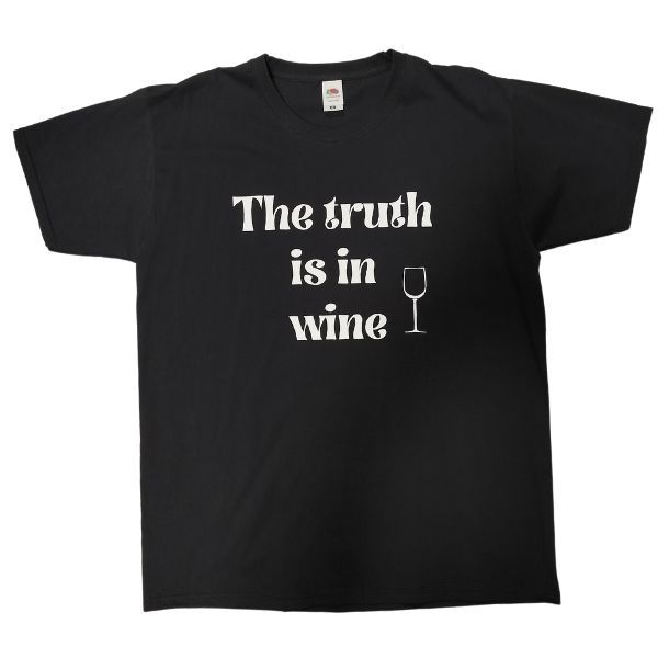 The truth is in wine-fekete póló